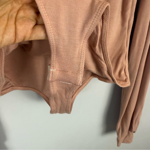 Lulu's Tan Asymmetrical Long Sleeve Bodysuit NWT - Picture 9 of 12